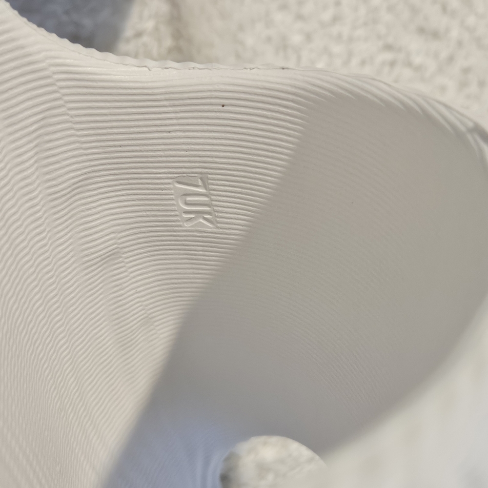 NEW Adidas Adilette 22 Women's Slides Size 8.5 White Minimalist Streetwear Avant - Picture 9 of 9
